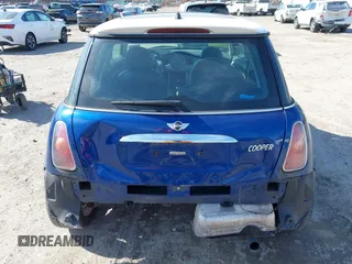 2002 MINI Hardtop with VIN WMWRC33482TC36492, listed as a IAAI auction lot 41633112 with 133,672 mi miles and . Bid and sale history available at DreamBid. Image 16.