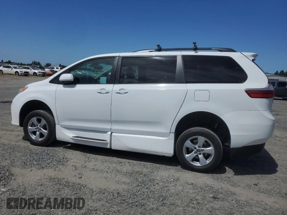 2018 Toyota Sienna LE Auto Access Seat with VIN 5TDKZ3DC0JS944349, listed as a Copart auction lot 58276595 with 72,725 mi miles and Salvage title. Bid and sale history available at DreamBid. Image 2.