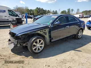 2015 Cadillac ATS Standard RWD z VIN 1G6AA5RA4F0121569, wystawiony jako Copart lot #50295615 z przebiegiem 75 591 mil mil oraz Szkody całkowita. Historia ofert i sprzedaży dostępna na DreamBid. Obrazek 1.