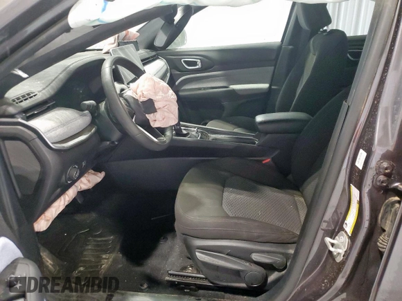 2024 Jeep Compass Sport z VIN 3C4NJDAN1RT140210, wystawiony jako Copart lot #57155485 z przebiegiem Nie podano mil oraz Czysty tytuł • Clean title. Historia ofert i sprzedaży dostępna na DreamBid. Obrazek 7.