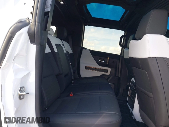 2025 GMC Hummer EV 3X with VIN 1GKB0RDC4SU101284, listed as a IAAI auction lot 41444686 with 4,548 mi miles. Bid and sale history available at carsss.com. Image 8.