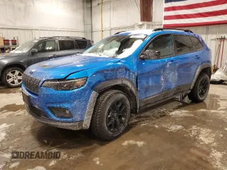 2022 Jeep Cherokee X z VIN 1C4PJMCX1ND526262, wystawiony jako Copart lot #45555075 z przebiegiem 27 509 mil mil oraz Szkoda całkowita • Salvage title. Historia ofert i sprzedaży dostępna na DreamBid. Obrazek 1.
