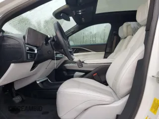2024 Cadillac LYRIQ Sport z VIN 1GYKPTRK3RZ114328, wystawiony jako Copart lot #44822765 z przebiegiem 14 338 mil mil oraz Tytuł czysty. Historia ofert i sprzedaży dostępna na DreamBid. Obrazek 7.