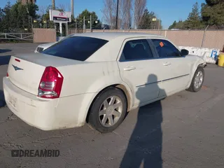 2009 Chrysler 300 с VIN 2C3LA43D49H568877, выставлен на аукционе IAAI как лот 41774772 с пробегом 147 014 миль миль и . История ставок и продаж доступна на DreamBid. Изображение 4.