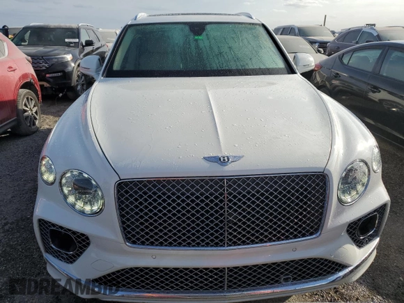 2022 Bentley Bentayga V8 z VIN SJAAM2ZV4NC011285, wystawiony jako Copart lot #75246624 z przebiegiem 33 179 mil mil oraz Nie do naprawy. Historia ofert i sprzedaży dostępna na DreamBid. Obrazek 5.