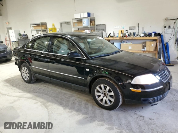 2001 Volkswagen Passat z VIN WVWPH63B61P275520, wystawiony jako Copart lot #86681814 z przebiegiem 142 184 mil mil oraz Szkoda całkowita • Salvage title. Historia ofert i sprzedaży dostępna na DreamBid. Obrazek 4.