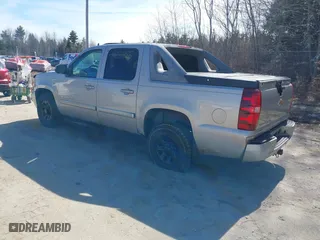 2007 Chevrolet Avalanche LTZ with VIN 3GNFK12357G123484, listed as a IAAI auction lot 41881886 with 181,223 mi miles. Bid and sale history available at carsss.com. Image 3.
