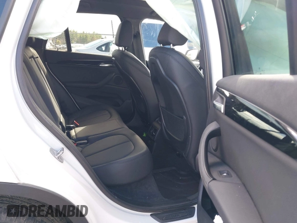 2019 BMW X1 xDrive28i with VIN WBXHT3C56K5L35842, listed as a IAAI auction lot 41981409 with 54,325 mi miles. Bid and sale history available at carsss.com. Image 8.