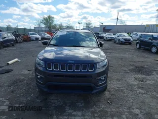 2019 Jeep Compass Latitude z VIN 3C4NJDBB3KT849487, wystawiony jako IAAI lot #41996602 z przebiegiem 45 138 mil mil oraz . Historia ofert i sprzedaży dostępna na DreamBid. Obrazek 12.