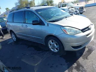 2004 Toyota Sienna LE with VIN 5TDBA23C24S011592, listed as a IAAI auction lot 41940131 with 235,796 mi miles. Bid and sale history available at carsss.com. Image 1.