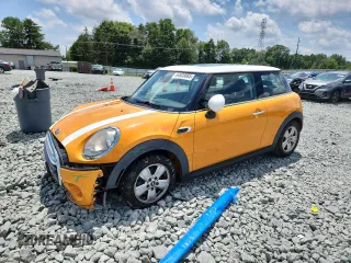 2015 MINI Hardtop с VIN WMWXM5C50F3A57281, выставлен на аукционе Copart как лот 64920085 с пробегом 125 537 миль миль и Списание • Salvage title. История ставок и продаж доступна на DreamBid. Изображение 1.