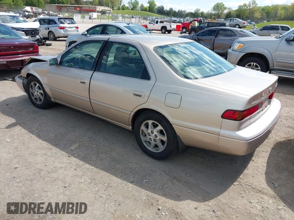 1999 Toyota Camry LE z VIN JT2BF28K9X0201679, wystawiony jako IAAI lot #42037008 z przebiegiem 107 928 mil mil oraz . Historia ofert i sprzedaży dostępna na DreamBid. Obrazek 3.