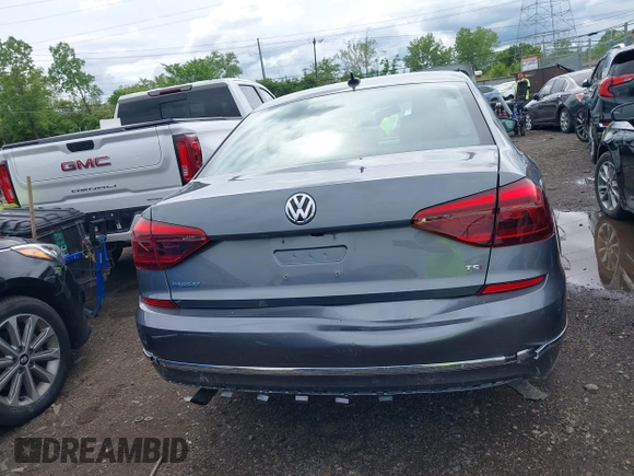 2019 Volkswagen Passat Wolfsburg Edition z VIN 1VWLA7A30KC010294, wystawiony jako IAAI lot #42159974 z przebiegiem 86 303 mil mil oraz . Historia ofert i sprzedaży dostępna na DreamBid. Obrazek 16.