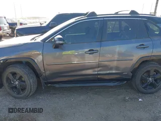 2021 Toyota RAV4 Hybrid XSE z VIN 2T3E6RFV8MW006805, wystawiony jako IAAI lot #41973250 z przebiegiem 77 483 mil mil oraz . Historia ofert i sprzedaży dostępna na DreamBid. Obrazek 6.
