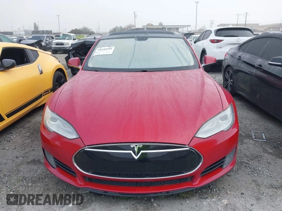2013 Tesla Model S с VIN 5YJSA1CN1DFP09577, выставлен на аукционе IAAI как лот 41626684 с пробегом 128 289 миль миль и . История ставок и продаж доступна на DreamBid. Изображение 12.