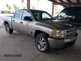 2007 Chevrolet Silverado 1500 LT w/1LT with VIN 3GCEC13027G511536, listed as a IAAI auction lot 41637646 with 204,905 mi miles. Bid and sale history available at carsss.com. Image 1.