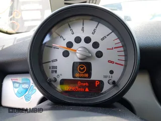 2011 MINI Hardtop z VIN WMWSU3C54BT096929, wystawiony jako IAAI lot #42262794 z przebiegiem 122 963 mil mil oraz . Historia ofert i sprzedaży dostępna na DreamBid. Obrazek 7.
