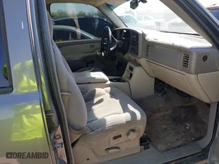 2000 Chevrolet Suburban LS with VIN 3GNEC16T2YG104878, listed as a IAAI auction lot 40464441 with 233,868 mi miles. Bid and sale history available at carsss.com. Image 5.
