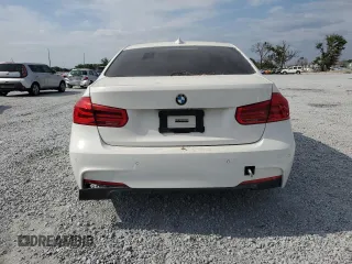 2018 BMW 3 Series 340i z VIN WBA8B3G53JNV00977, wystawiony jako Copart lot #53923065 z przebiegiem Nie podano mil oraz Tytuł czysty. Historia ofert i sprzedaży dostępna na DreamBid. Obrazek 6.