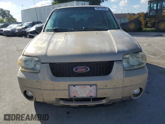 2007 Ford Escape Limited with VIN 1FMCU04177KA09776, listed as a Copart auction lot 60784535 with 175,679 mi miles and Salvage title. Bid and sale history available at DreamBid. Image 5.