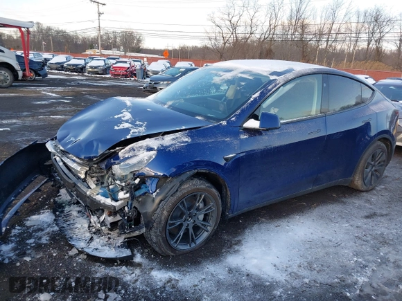 2024 Tesla Model Y Long Range with VIN 7SAYGDEE2RF129577, listed as a IAAI auction lot 41357180 with 6,697 mi miles and . Bid and sale history available at DreamBid. Image 22.