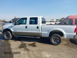 2000 Ford Super Duty F-250 XL with VIN 1FTNW21F5YEB57752, listed as a IAAI auction lot 40702428 with 323,191 mi miles. Bid and sale history available at carsss.com. Image 15.