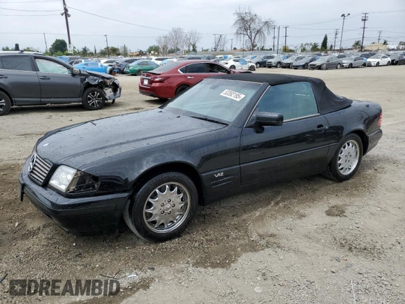 1998 Mercedes-Benz SL z VIN WDBFA76F6WF165874, wystawiony jako Copart lot #53392195 z przebiegiem 141 126 mil mil oraz Tytuł czysty. Historia ofert i sprzedaży dostępna na DreamBid. Obrazek 1.