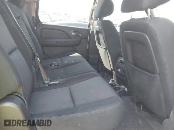 2013 Chevrolet Suburban LS z VIN 1GNWKLEGXDR305591, wystawiony jako IAAI lot #41785334 z przebiegiem 203 613 mil mil oraz . Historia ofert i sprzedaży dostępna na DreamBid. Obrazek 8.