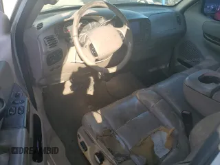 2001 Ford F-150 XL z VIN 2FTRX08LX1CB01820, wystawiony jako Copart lot #48785635 z przebiegiem 334 615 mil mil oraz Szkoda całkowita • Salvage title. Historia ofert i sprzedaży dostępna na DreamBid. Obrazek 8.