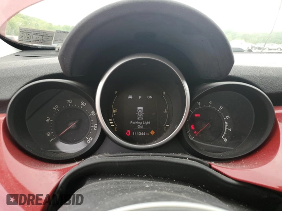 2016 FIAT 500X Easy z VIN ZFBCFYBT3GP351572, wystawiony jako Copart lot #56774675 z przebiegiem 111 344 mil mil oraz Szkoda całkowita • Salvage title. Historia ofert i sprzedaży dostępna na DreamBid. Obrazek 9.
