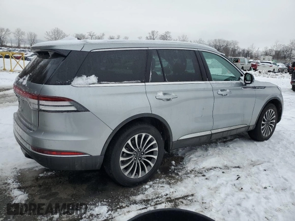 2023 Lincoln Aviator Standard z VIN 5LM5J6XC8PGL23972, wystawiony jako Copart lot #43996485 z przebiegiem 9 445 mil mil oraz Szkoda całkowita • Salvage title. Historia ofert i sprzedaży dostępna na DreamBid. Obrazek 3.
