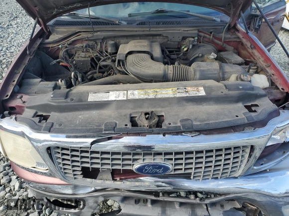 2000 Ford Expedition XLT with VIN 1FMRU166XYLA82466, listed as a Copart auction lot 42507135 with 214,014 mi miles and Salvage Title. Bid and sale history available at DreamBid. Image 11.