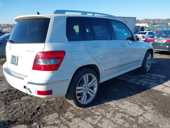 2012 Mercedes-Benz GLK-Class GLK 350 with VIN WDCGG8HB5CF806880, listed as a IAAI auction lot 41600127 with 101,780 mi miles. Bid and sale history available at carsss.com. Image 4.