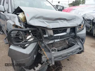 2017 Nissan Frontier SV z VIN 1N6DD0EV2HN745516, wystawiony jako IAAI lot #41231291 z przebiegiem 70 326 mil mil oraz . Historia ofert i sprzedaży dostępna na DreamBid. Obrazek 6.