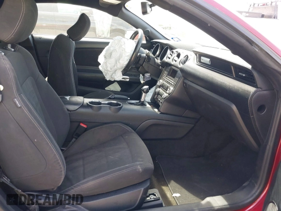 2018 Ford Mustang EcoBoost z VIN 1FA6P8TH2J5137943, wystawiony jako IAAI lot #41782395 z przebiegiem 148 809 mil mil oraz . Historia ofert i sprzedaży dostępna na DreamBid. Obrazek 5.