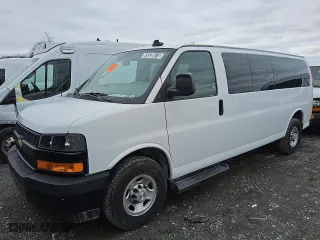 2022 Chevrolet Express Passenger LS with VIN 1GAZGNFPXN1290651, listed as a Copart auction lot 49330615 with 31,309 mi miles and Clean Title. Bid and sale history available at carsss.com. Image 1.