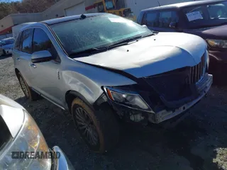 2014 Lincoln MKX with VIN 2LMDJ8JK3EBL15281, listed as a IAAI auction lot 41600646 with 201,995 mi miles. Bid and sale history available at carsss.com. Image 1.