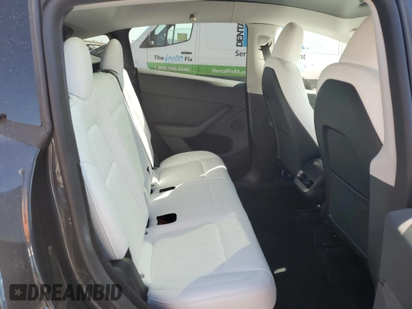 2024 Tesla Model Y Long Range with VIN 7SAYGDEE9RA221380, listed as a Copart auction lot 47516705 with 10,930 mi miles and Salvage Title. Bid and sale history available at DreamBid. Image 10.