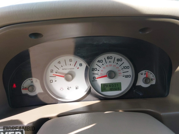 2005 Ford Escape XLT with VIN 1FMYU93135KC44135, listed as a IAAI auction lot 42002351 with 185,569 mi miles. Bid and sale history available at carsss.com. Image 7.