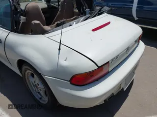 1997 BMW 3 Series Z3 1.9 z VIN 4USCH7323VLB79374, wystawiony jako IAAI lot #42371934 z przebiegiem 161 418 mil mil oraz . Historia ofert i sprzedaży dostępna na DreamBid. Obrazek 13.