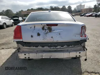2015 Chrysler 300 Limited z VIN 2C3CCAAG6FH769231, wystawiony jako Copart lot #49847885 z przebiegiem 143 493 mil mil oraz Szkoda całkowita • Salvage title. Historia ofert i sprzedaży dostępna na DreamBid. Obrazek 6.