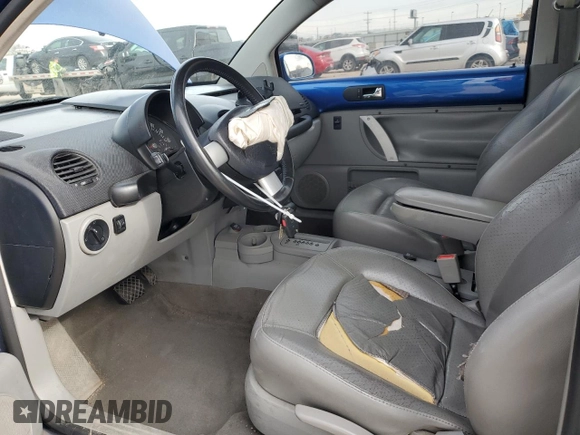 2003 Volkswagen Beetle GLS z VIN 3VWCK21C03M425700, wystawiony jako Copart lot #47312415 z przebiegiem 135 331 mil mil oraz Szkoda całkowita • Salvage title. Historia ofert i sprzedaży dostępna na DreamBid. Obrazek 7.