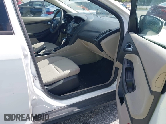 2015 Ford Focus SE with VIN 1FADP3F23FL329375, listed as a IAAI auction lot 42170945 with 114,180 mi miles. Bid and sale history available at carsss.com. Image 5.