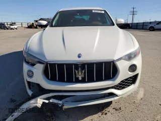 2017 Maserati Levante with VIN ZN661XUAXHX256585, listed as a Copart auction lot 48494125 with 76,781 mi miles and Salvage Title. Bid and sale history available at carsss.com. Image 5.