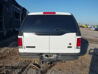 2003 Ford Excursion XLT z VIN 1FMNU40F03EA06549, wystawiony jako IAAI lot #42231165 z przebiegiem 176 564 mil mil oraz . Historia ofert i sprzedaży dostępna na DreamBid. Obrazek 16.