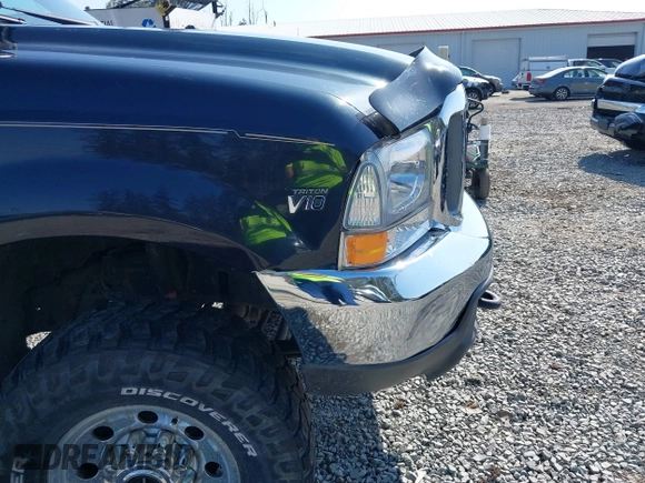 2000 Ford Super Duty F-250 XL with VIN 1FTNX21S5YEC82650, listed as a IAAI auction lot 42105861 with 155,878 mi miles. Bid and sale history available at carsss.com. Image 6.
