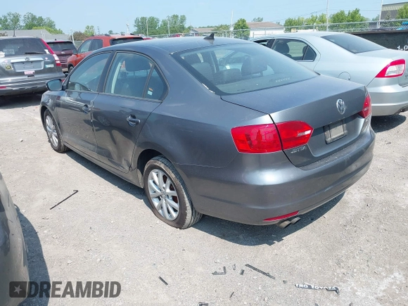2012 Volkswagen Jetta SE с VIN 3VWDP7AJ3CM309148, выставлен на аукционе IAAI как лот 42417795 с пробегом 136 449 миль миль и . История ставок и продаж доступна на DreamBid. Изображение 3.