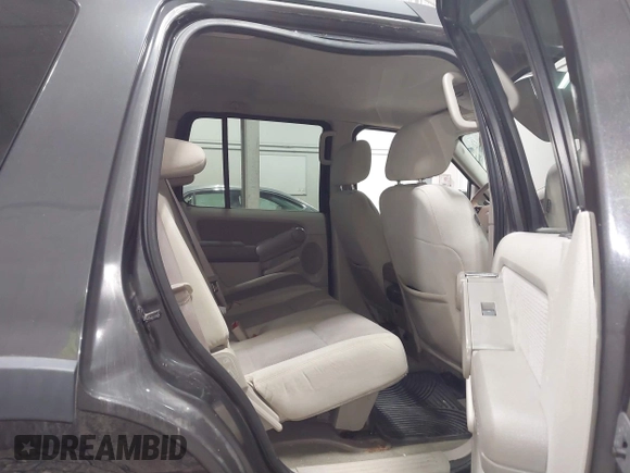 2007 Ford Explorer XLT with VIN 1FMEU73E27UB19323, listed as a IAAI auction lot 41667251 with 194,262 mi miles. Bid and sale history available at carsss.com. Image 8.