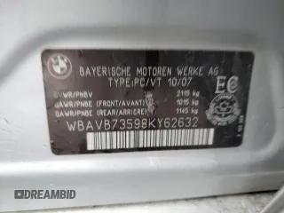 2008 BMW 3 Series 335i z VIN WBAVB73598KY62632, wystawiony jako Copart lot #50238765 z przebiegiem Nie podano mil oraz Nie do naprawy • Non repairable. Historia ofert i sprzedaży dostępna na DreamBid. Obrazek 12.