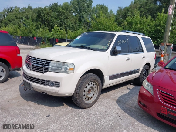 2007 Lincoln Navigator with VIN 5LMFU28557LJ00901, listed as a IAAI auction lot 39925964 with 238,361 mi miles. Bid and sale history available at carsss.com. Image 2.